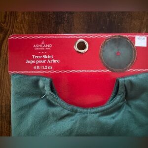 Ashland Festive Green Tree Skirt